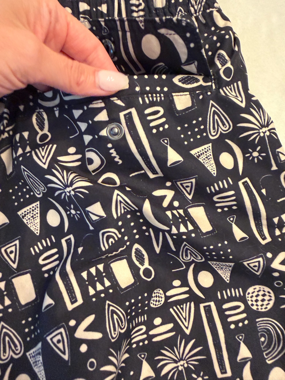 EUC! Onia The Calder Board Shorts Swim Trunks Black Tan Tribal Geo 7.5", sz S - Picture 8 of 12
